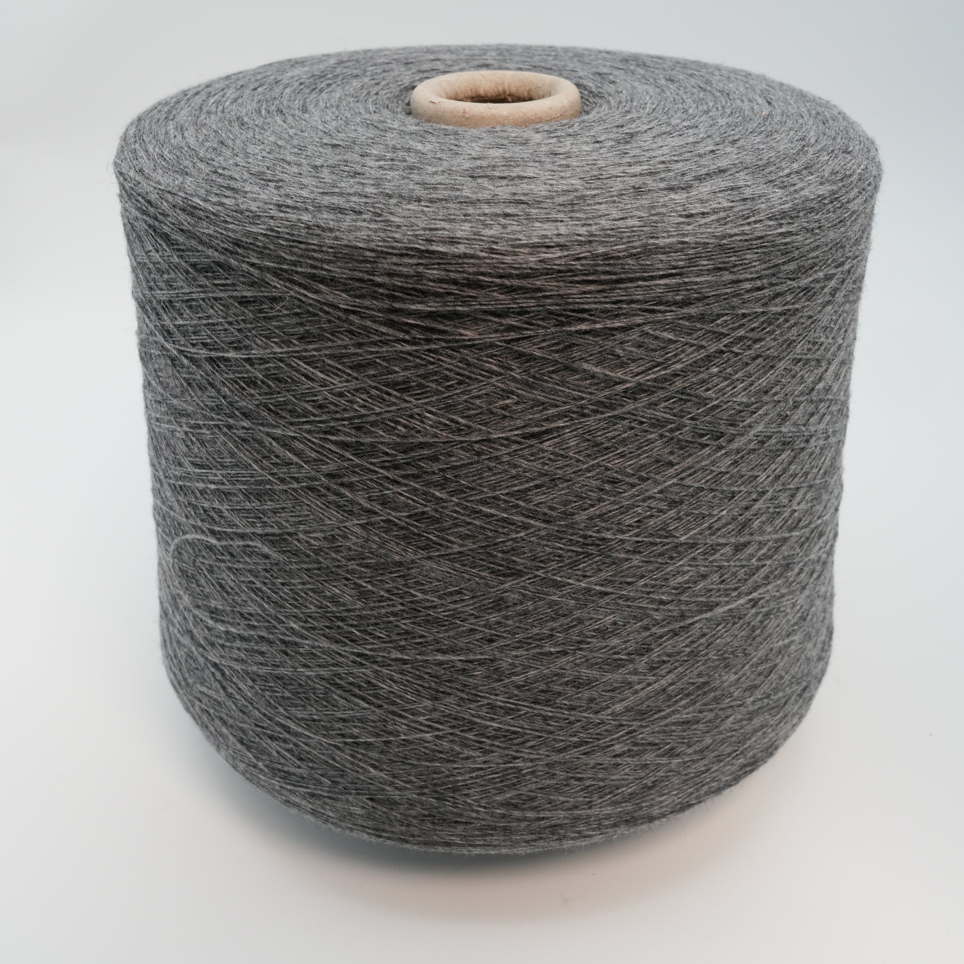 Trebisonda 1400m/100g (1531yds/3.5oz), Noble Gray – Cashmere & Fine Wool Blend