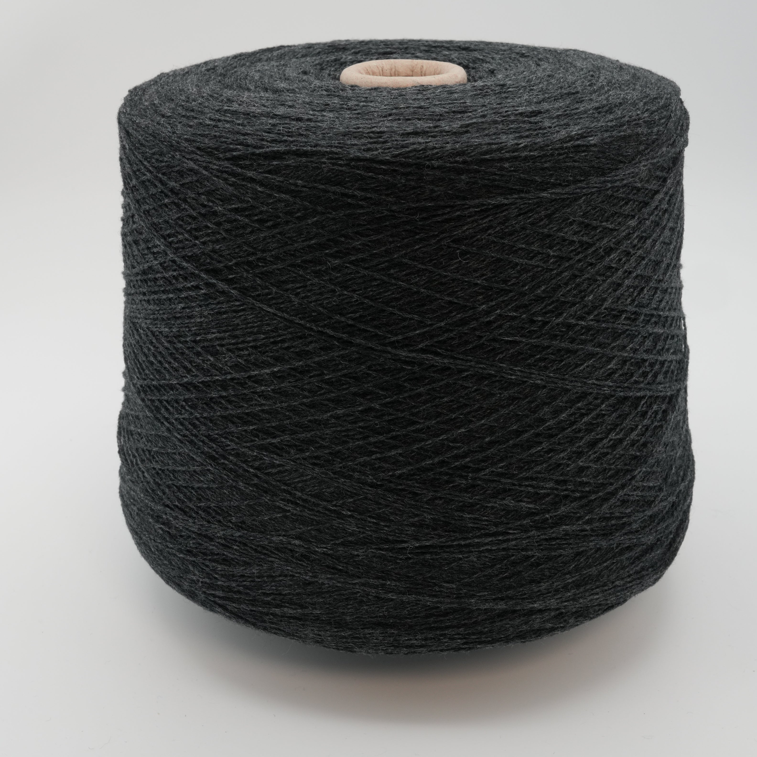 Winter 750m/100g (820yds/3.5oz), Antracite – Cashmere & Wool Blend