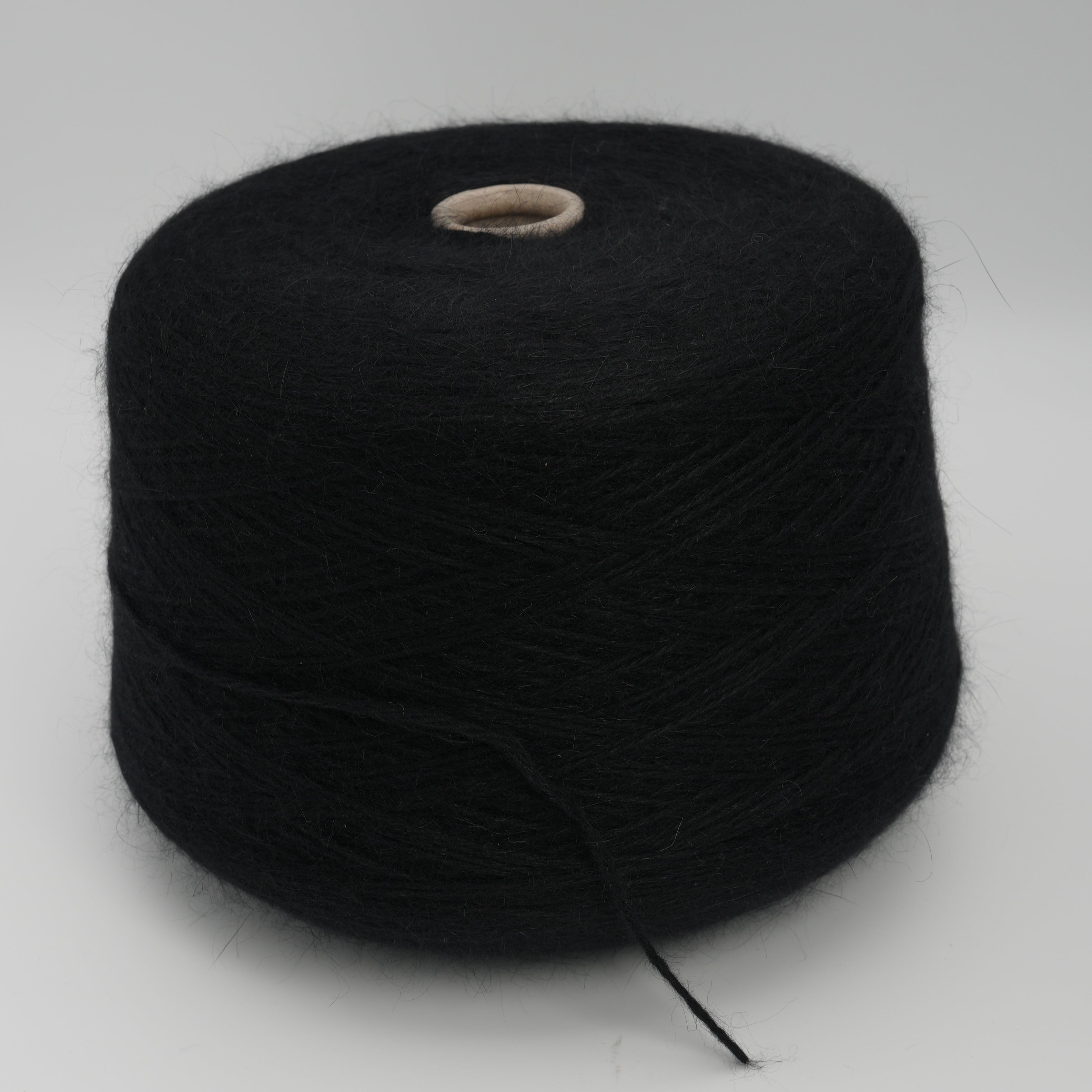 Regina NM3/15 500m/100g (547yds/3.5oz), Soft Black – Angora & Wool Blend