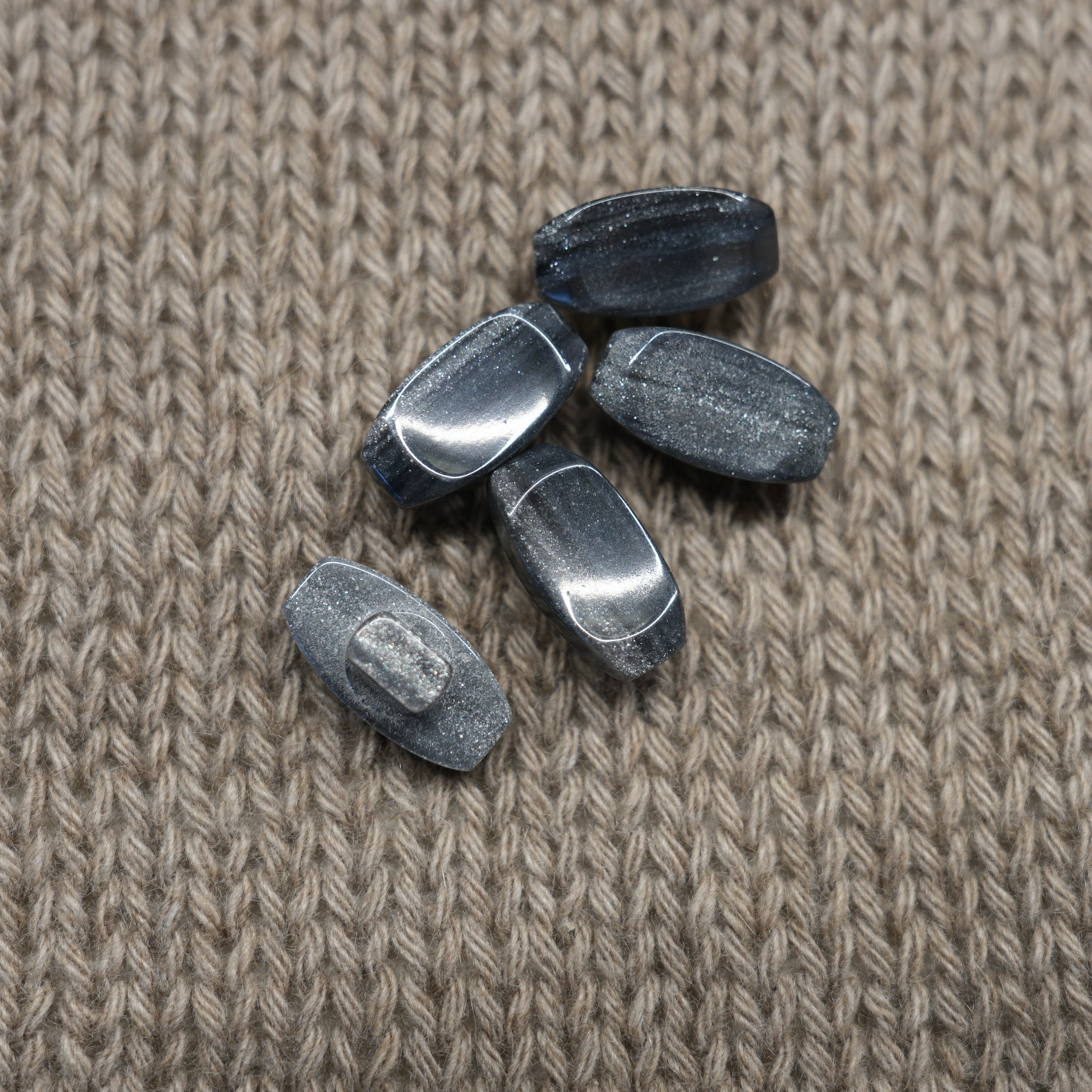 Button 17×9 mm · Shank · Fratelli Bonfanti (Italy)