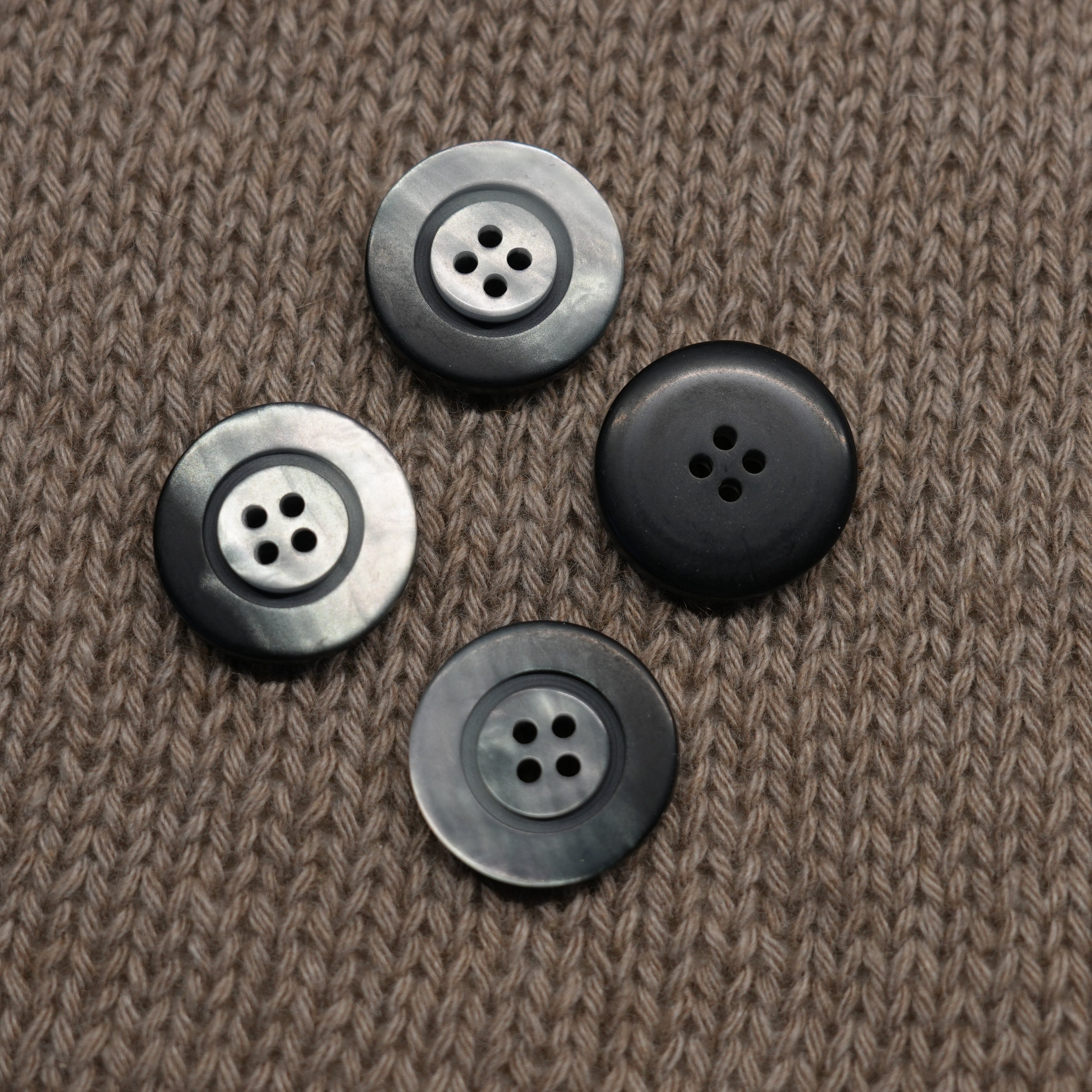 Button 24 mm · 4 holes · Fratelli Bonfanti (Italy)