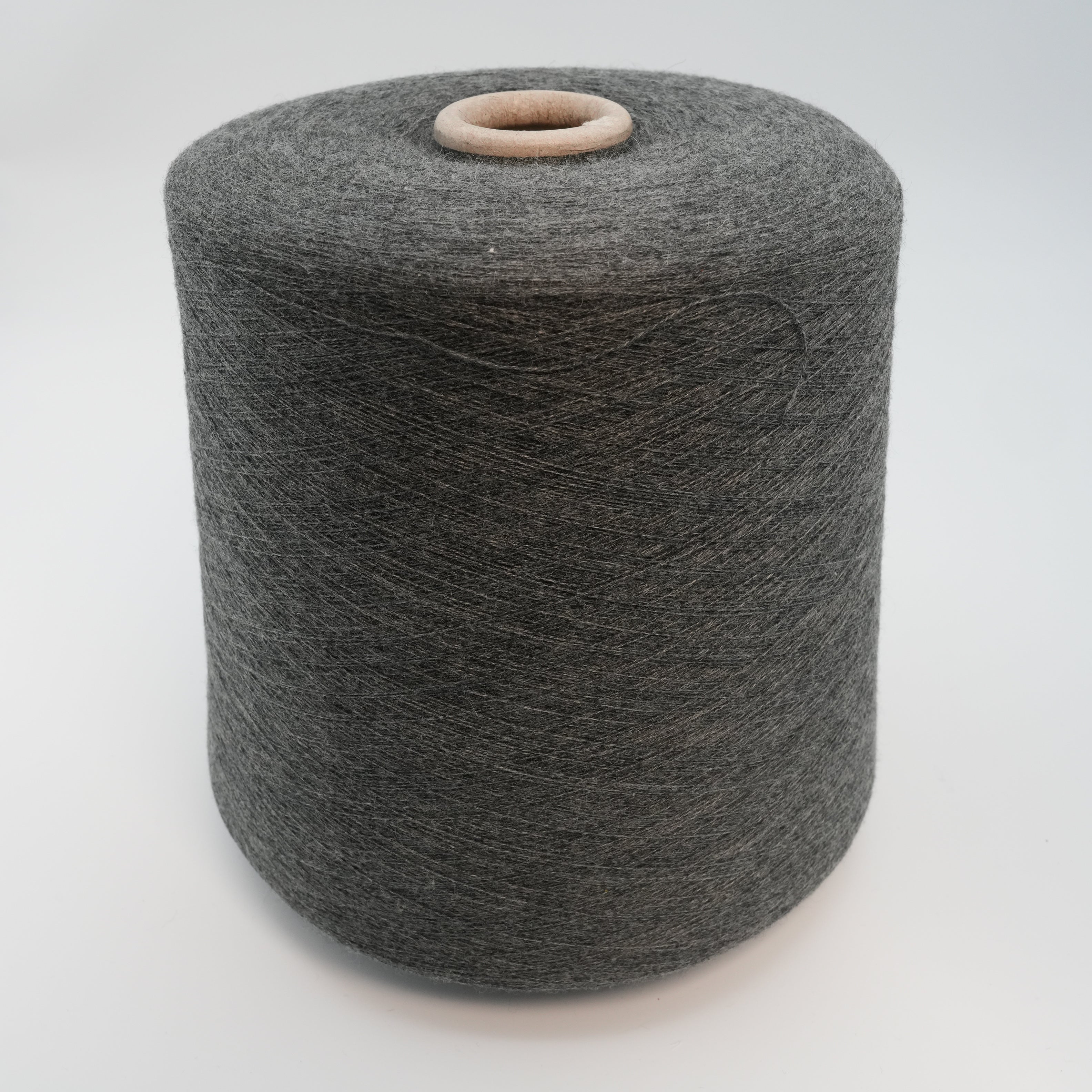 Cashmere Deep Gray 1400m/100g (1531yds/3.5oz), Dark Charcoal Gray – 100% Loro Piana Cashmere
