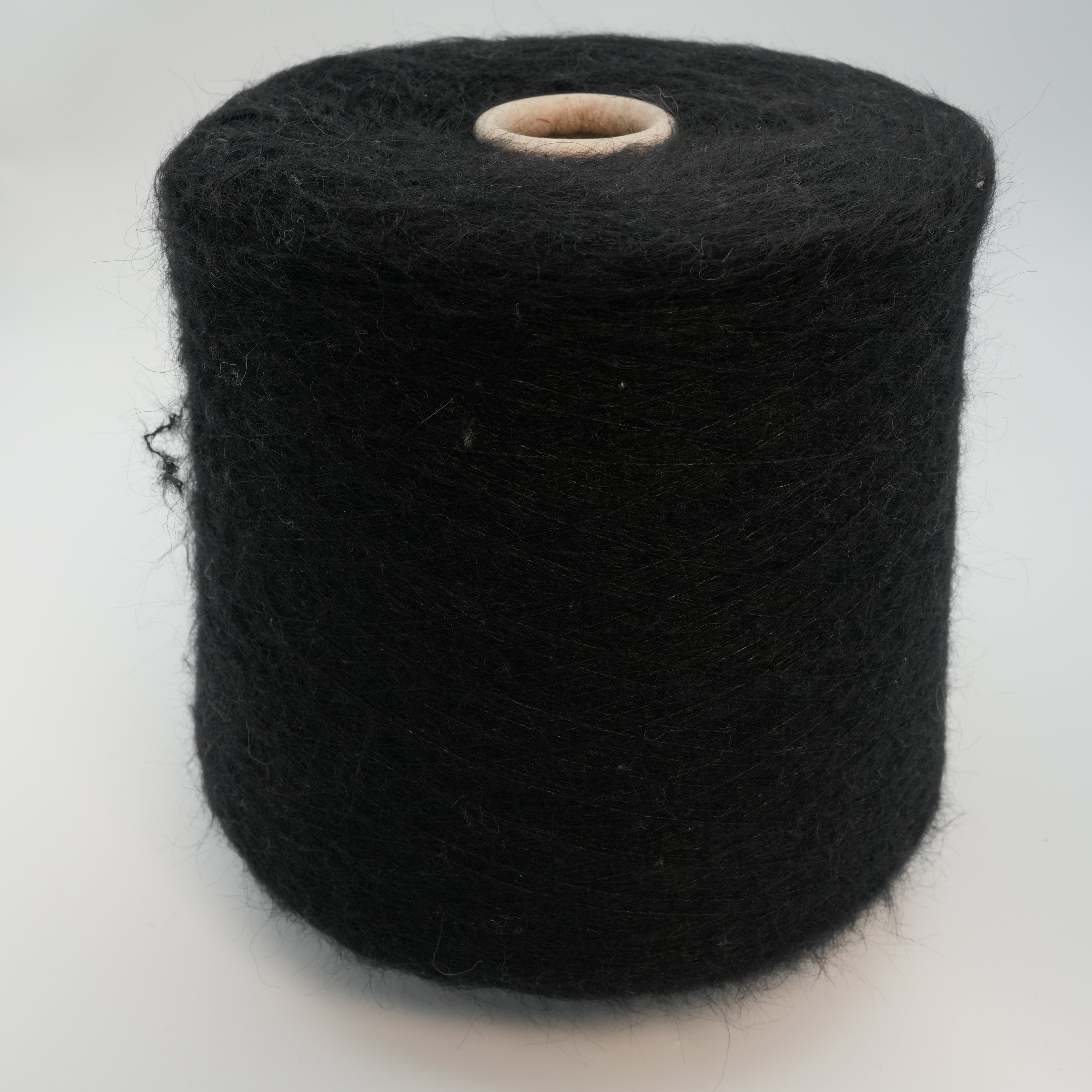 Lineapiù – Visone | Black Fantasy 1150m/100g (1250yds/3.5oz), 38% Super Kid Mohair, 38% Fine Wool