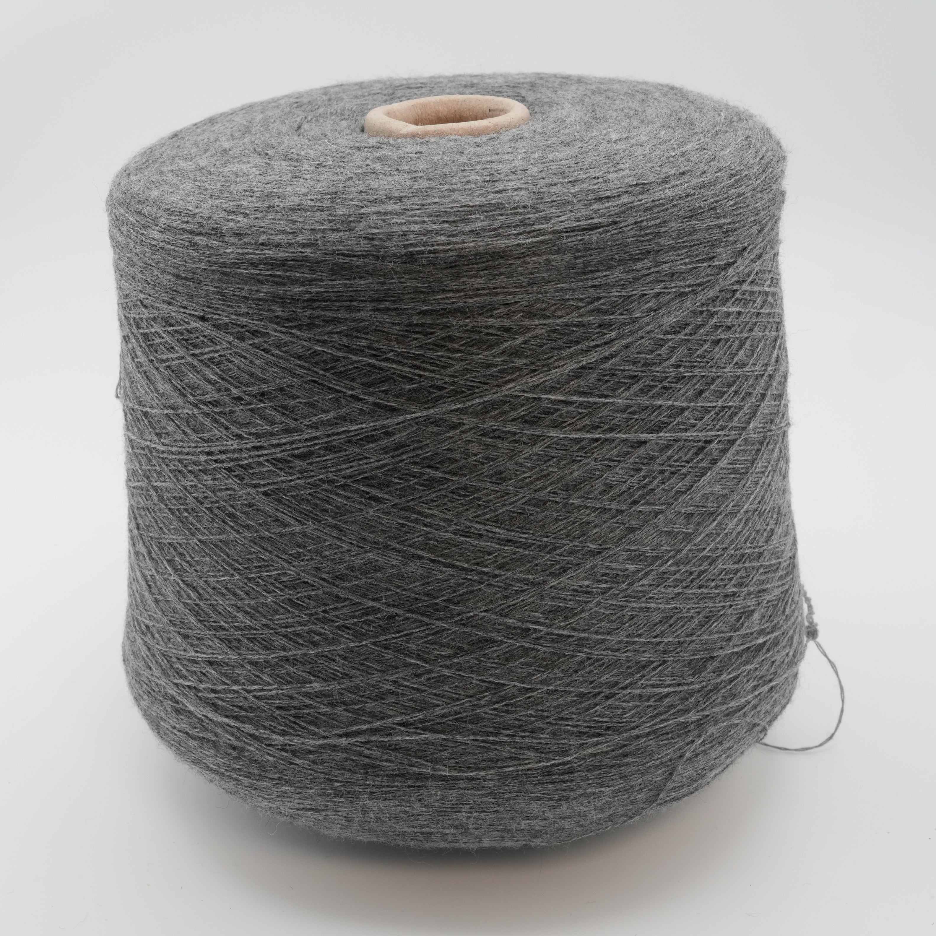 Coral 1400m/100g (1531yds/3.5oz), Intense Gray – 100% Merino Wool