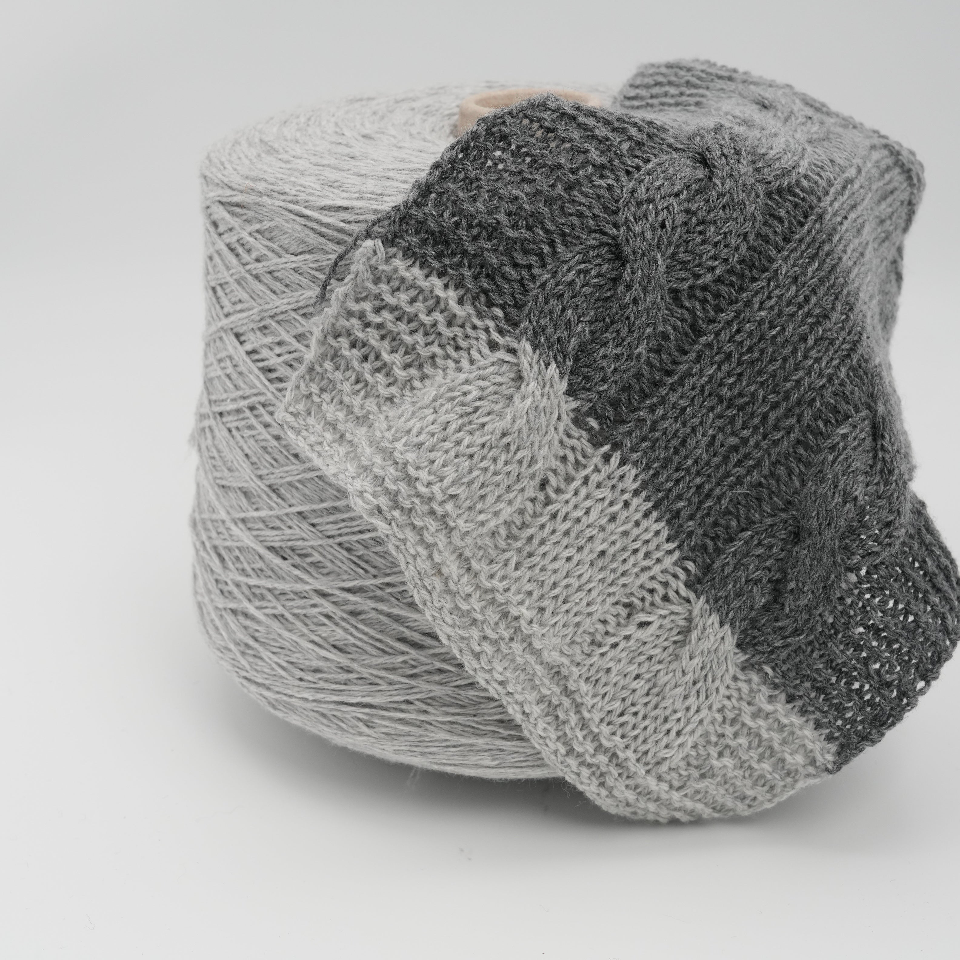 Divino 466m/100g (510yds/3.5oz), Smoky Silk – Cashmere & Silk Blend