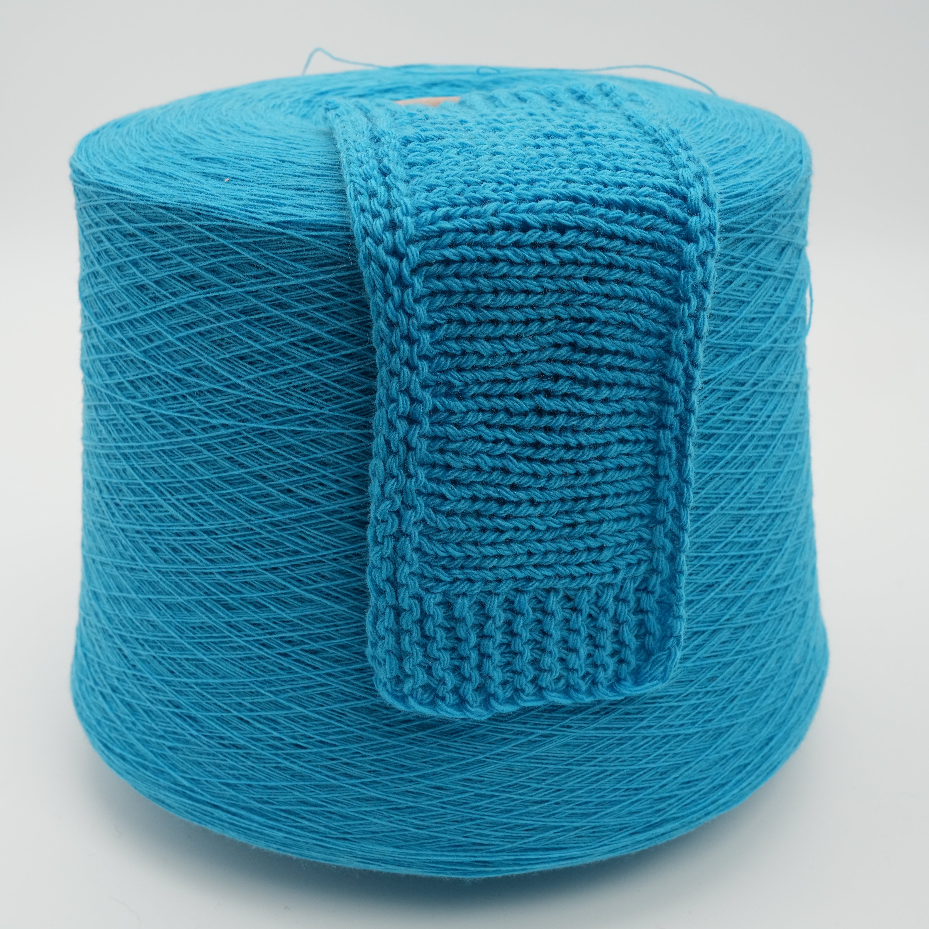 Dorothy 1550m/100g (1695yds/3.5oz), Bright Blue – Merino Wool & Cashmere Blend