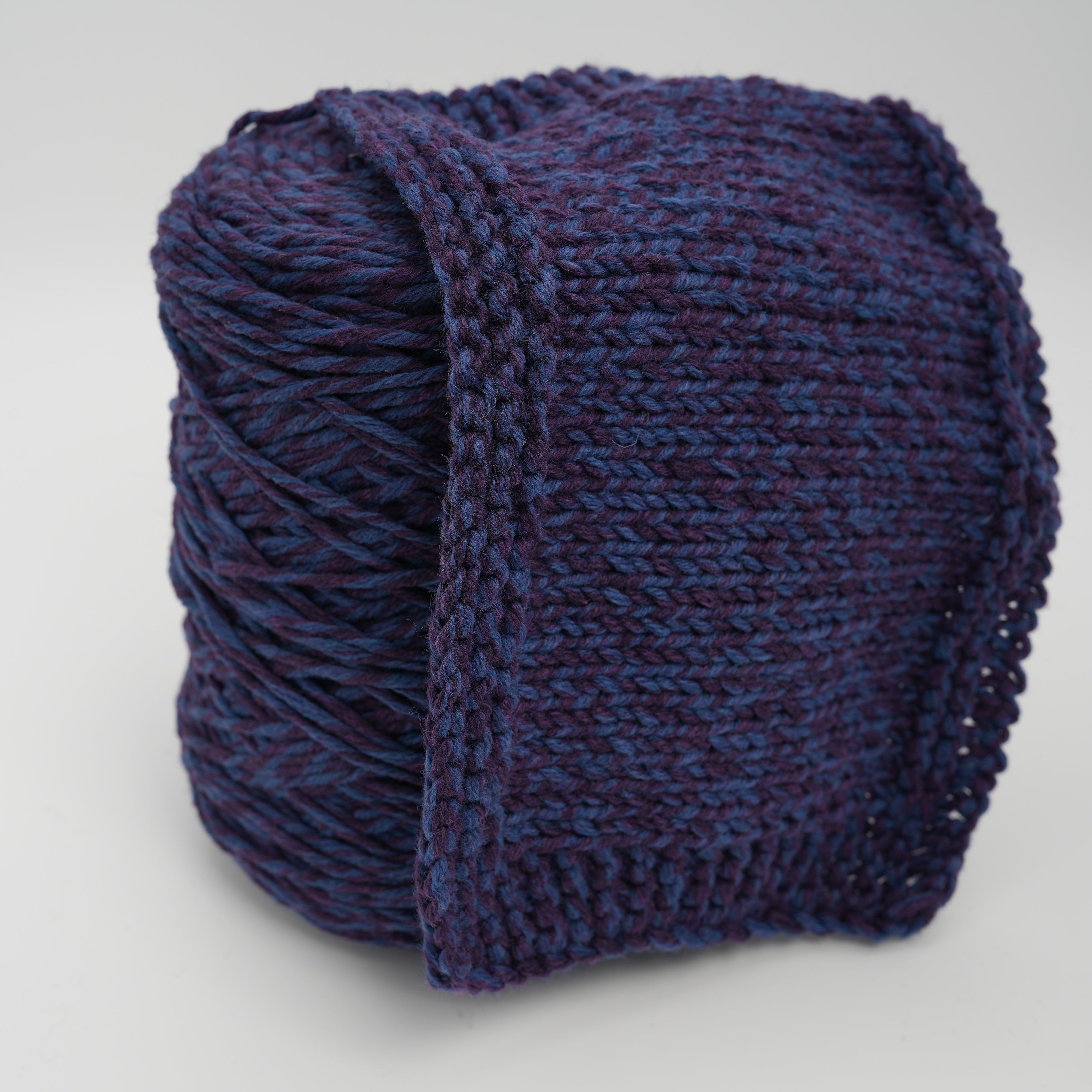 Hedera 100m/100g (109yds/3.5oz), Violet Blue – 100% Fine Wool