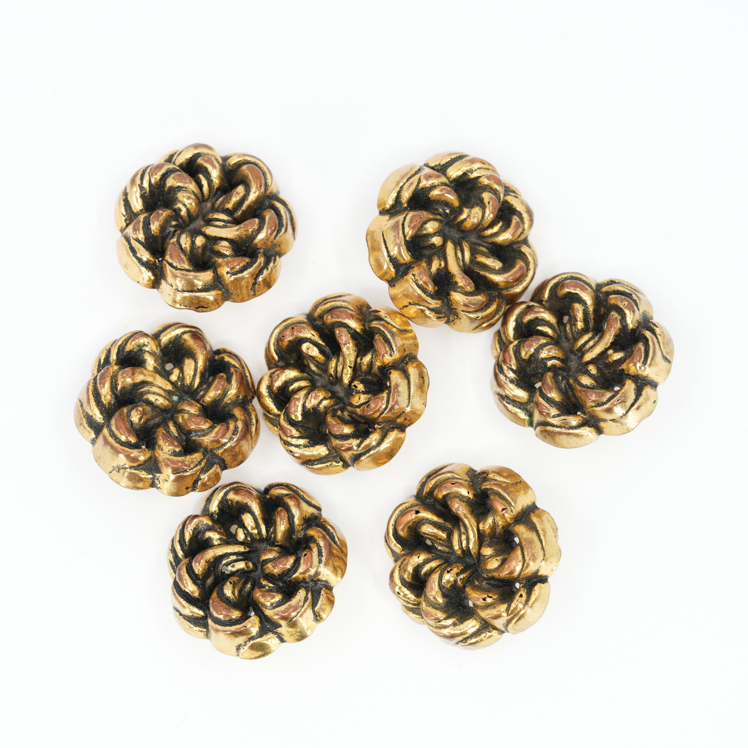 Baroque Floral Buttons, 2.6 cm (1.02 in) – Antique Gold Tone Metal (Set of 7)