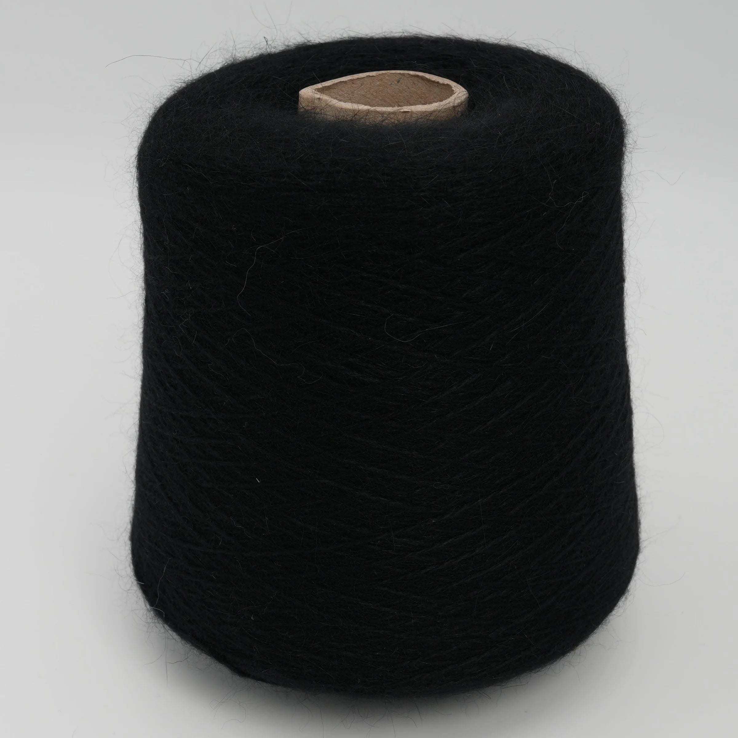 Storai – Roger NM2/10, 500m/100g (547yds/3.5oz) – 80% Angora, 20% Polyamide