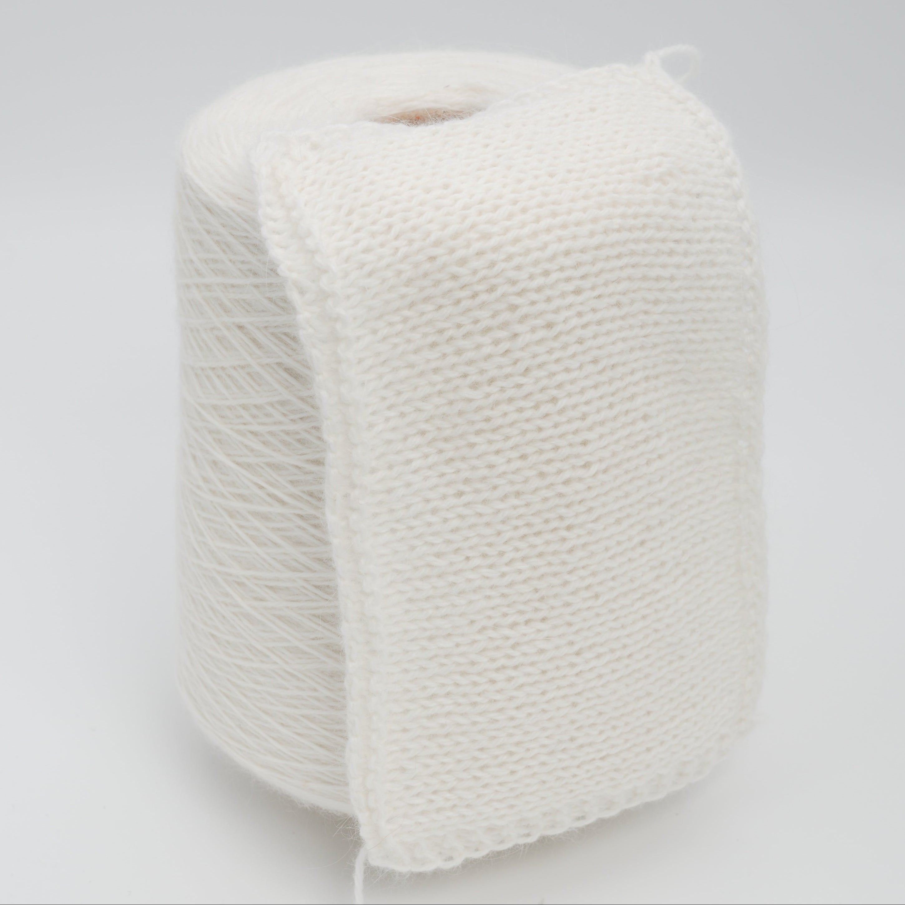 Misha NM3/15 500m/100g (547yds/3.5oz), Milky White – Angora & Wool Blend
