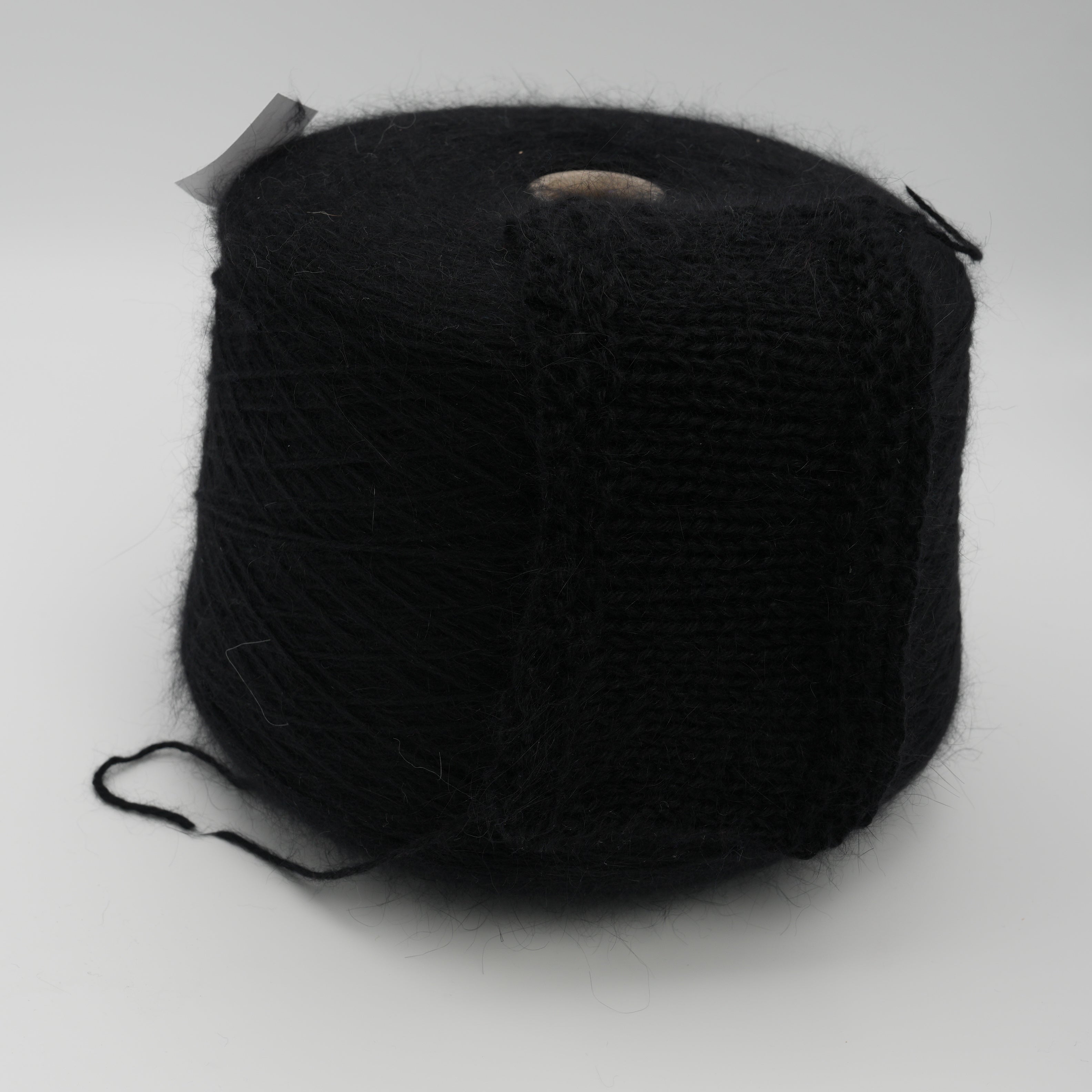 Regina NM3/15 500m/100g (547yds/3.5oz), Soft Black – Angora & Wool Blend