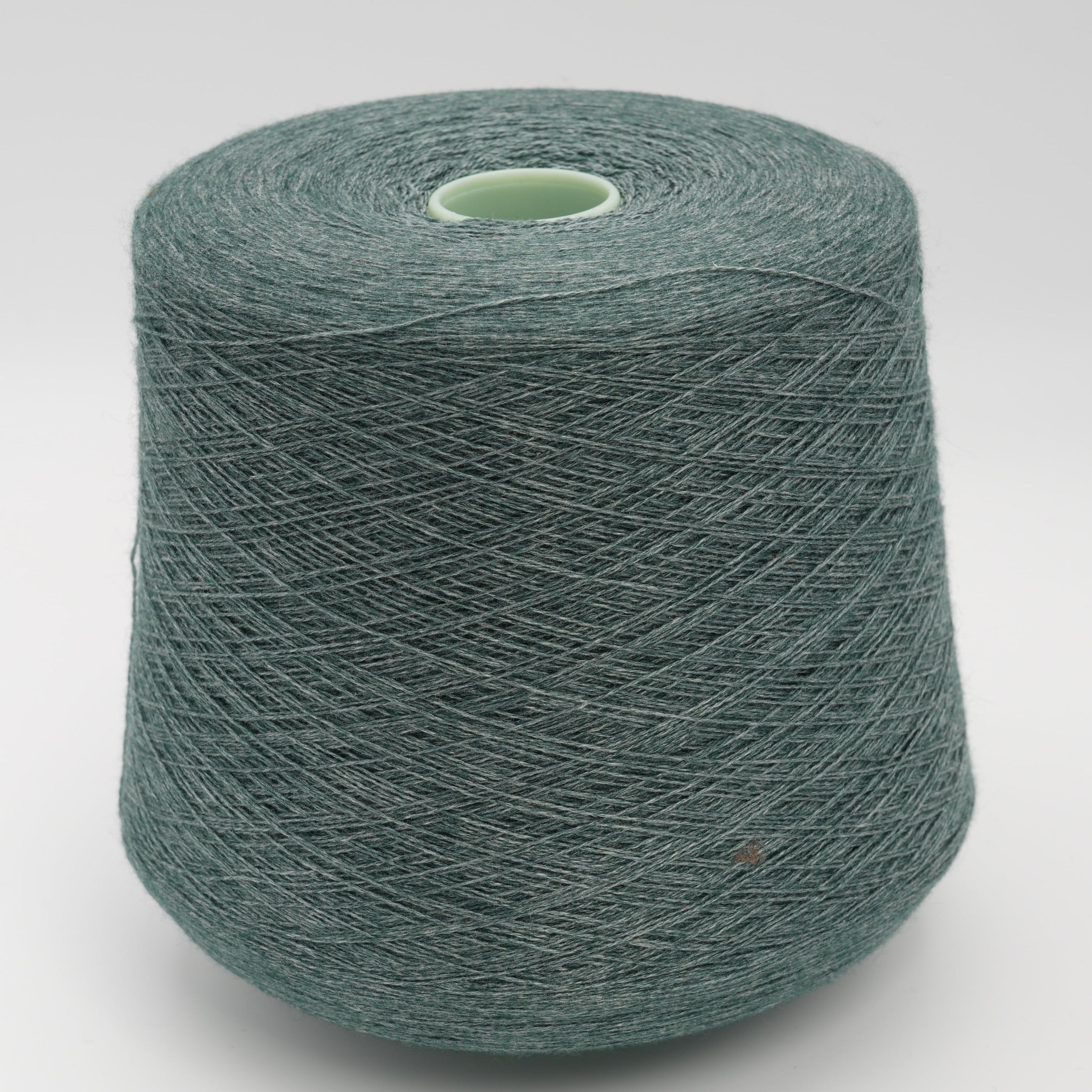 CashSeta 2/26 (1300m/100g, 1421yds/3.5oz) – 50WS/50SE, 50% Cashmere & 50% Silk Blend