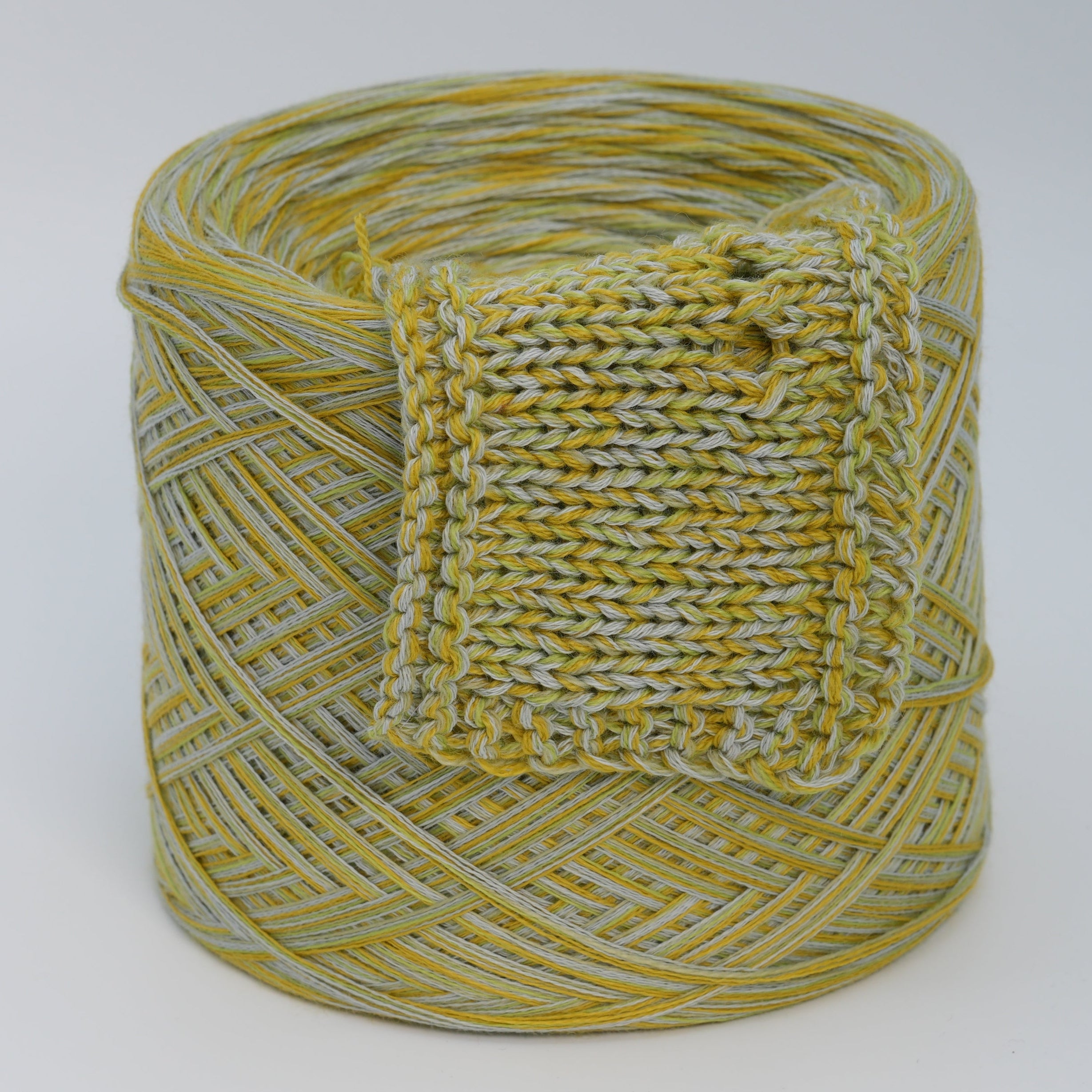 Yarnix Sunny Olive 240m/100g (262yds/3.5oz) – 50CO 50WV