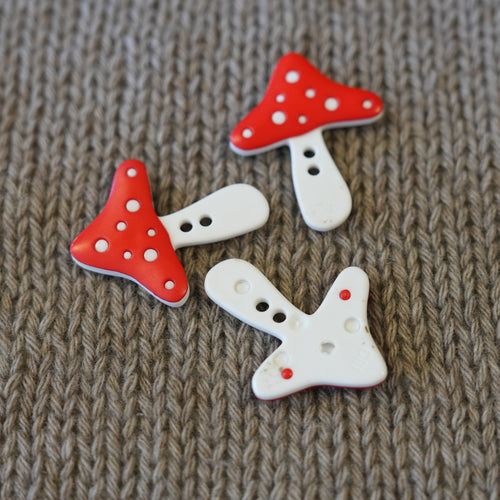 Button 35×28 mm · 2 holes · Mediac (Germany)