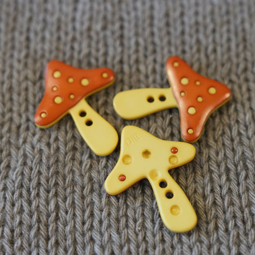 Button 35×28 mm · 2 holes · Mediac (Germany)