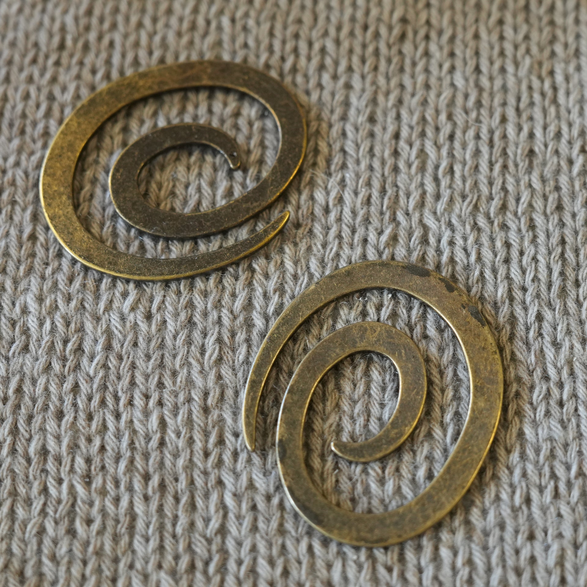Decorative Metal Clasp 49×42 mm · Spiral Design · 11 g · Mediac (Germany)