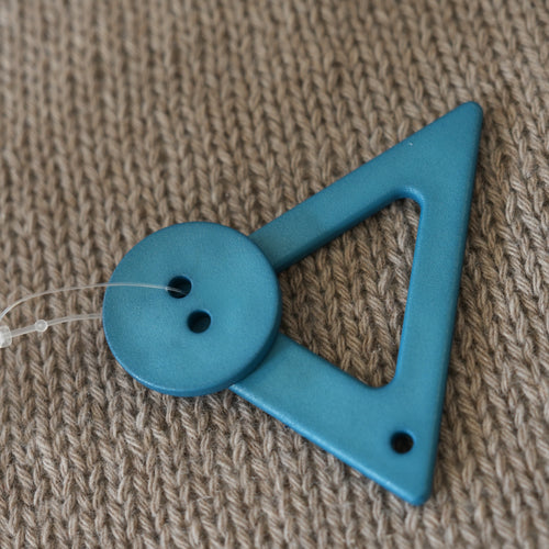 Decorative Clasp · Triangle 70 mm + Button Ø30 mm · Mediac (Germany)