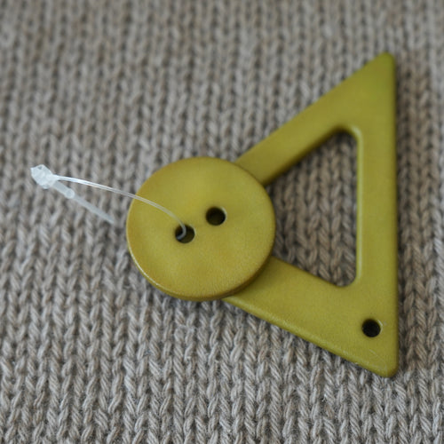 Decorative Clasp · Triangle 70 mm + Button Ø30 mm · Mediac (Germany)