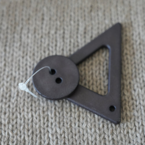 Decorative Clasp · Triangle 70 mm + Button Ø30 mm · Mediac (Germany)