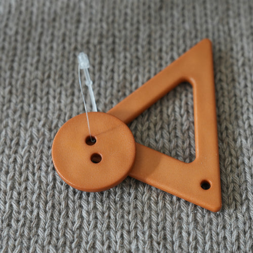 Decorative Clasp · Triangle 70 mm + Button Ø30 mm · Mediac (Germany)