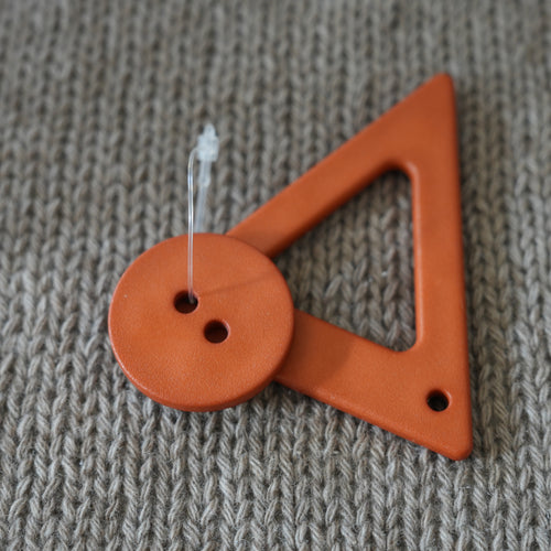 Decorative Clasp · Triangle 70 mm + Button Ø30 mm · Mediac (Germany)