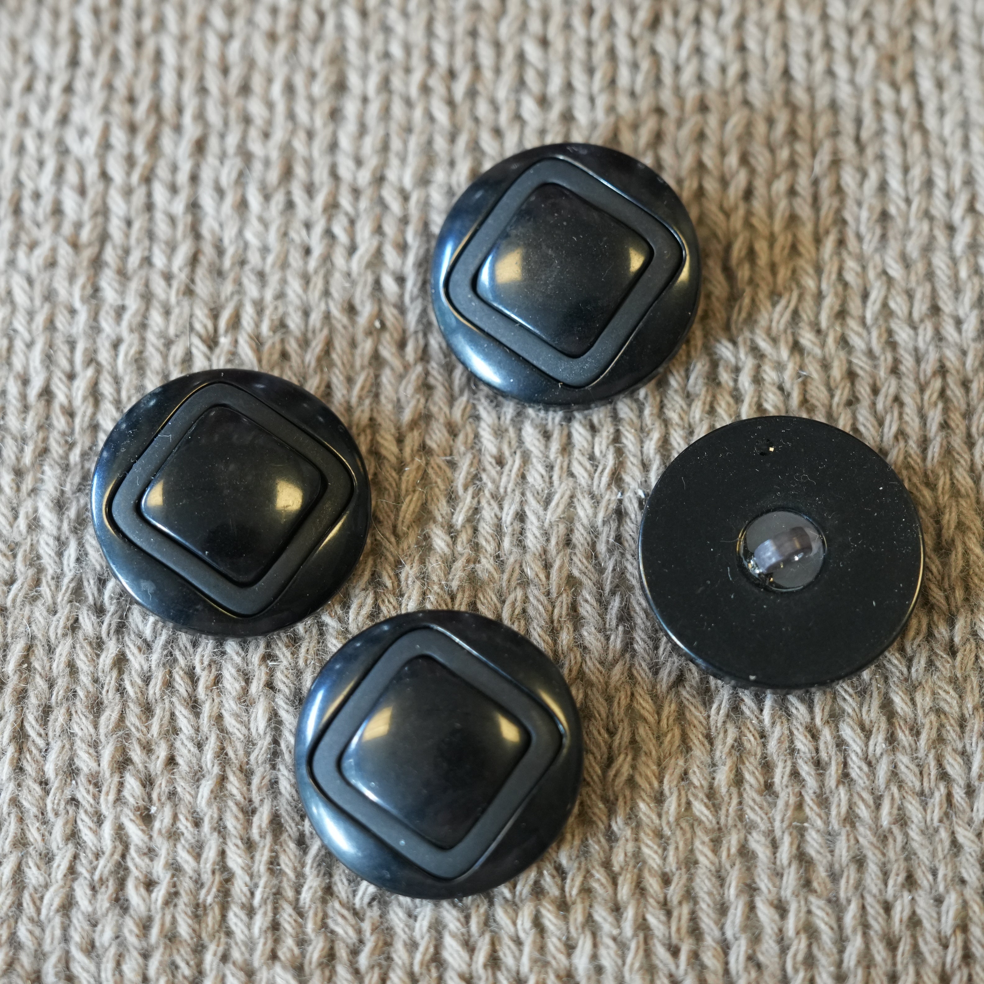 Button 28 mm · Shank · Fratelli Bonfanti (Italy)