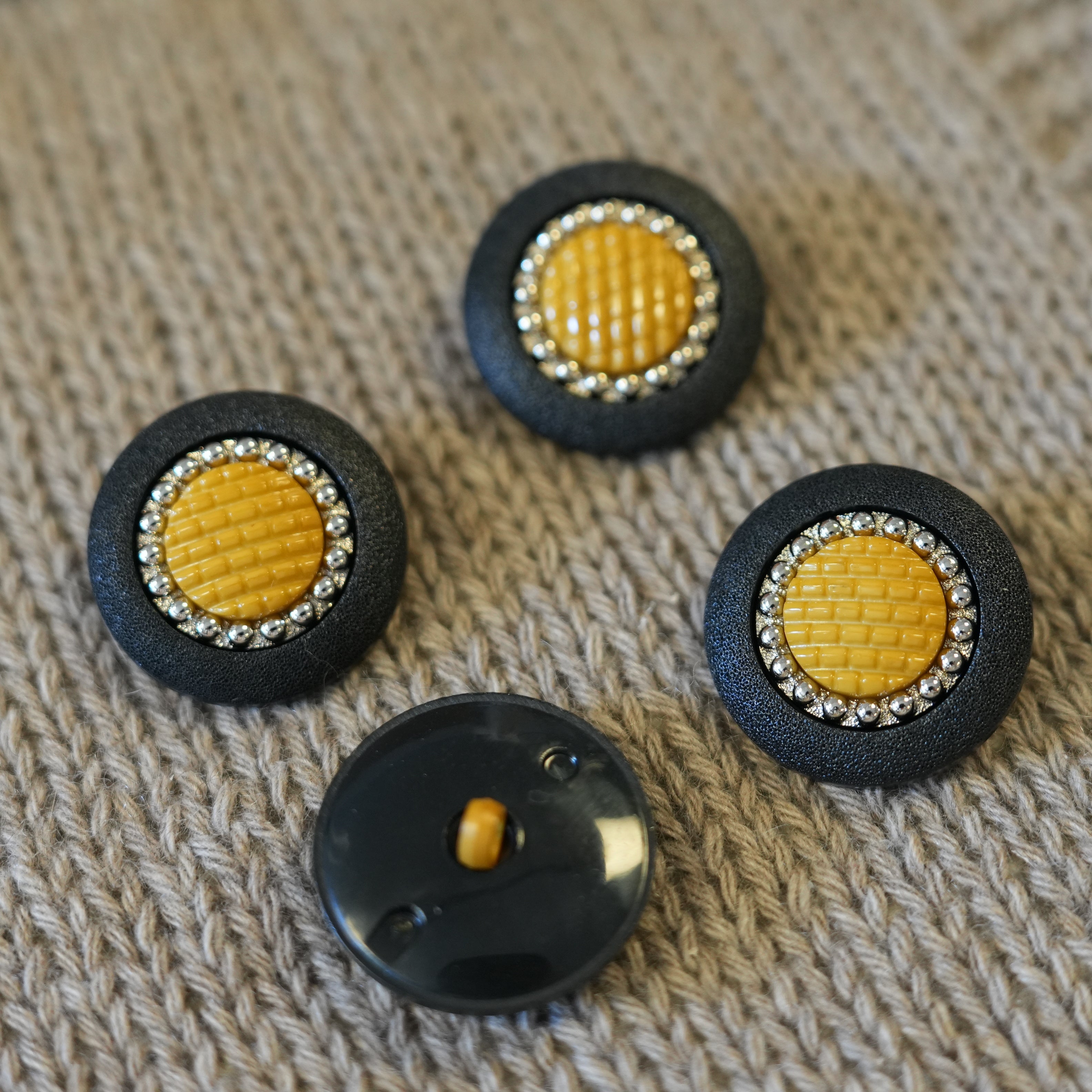 Button 28 mm · Shank · Fratelli Bonfanti (Italy)