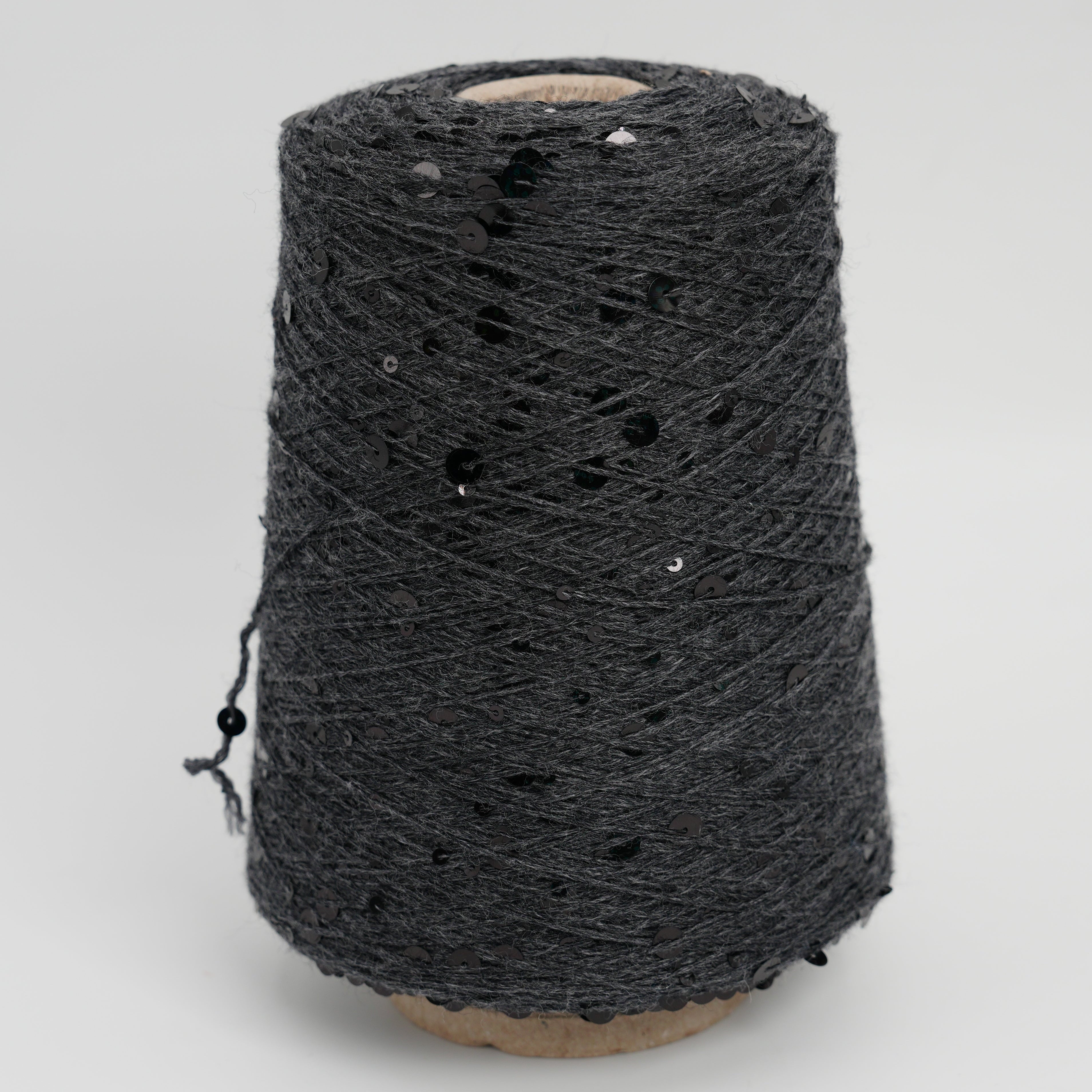 Cosmo 3600 360m/100g (394yds/3.5oz) – 100WV Black Sequins 6mm&3mm