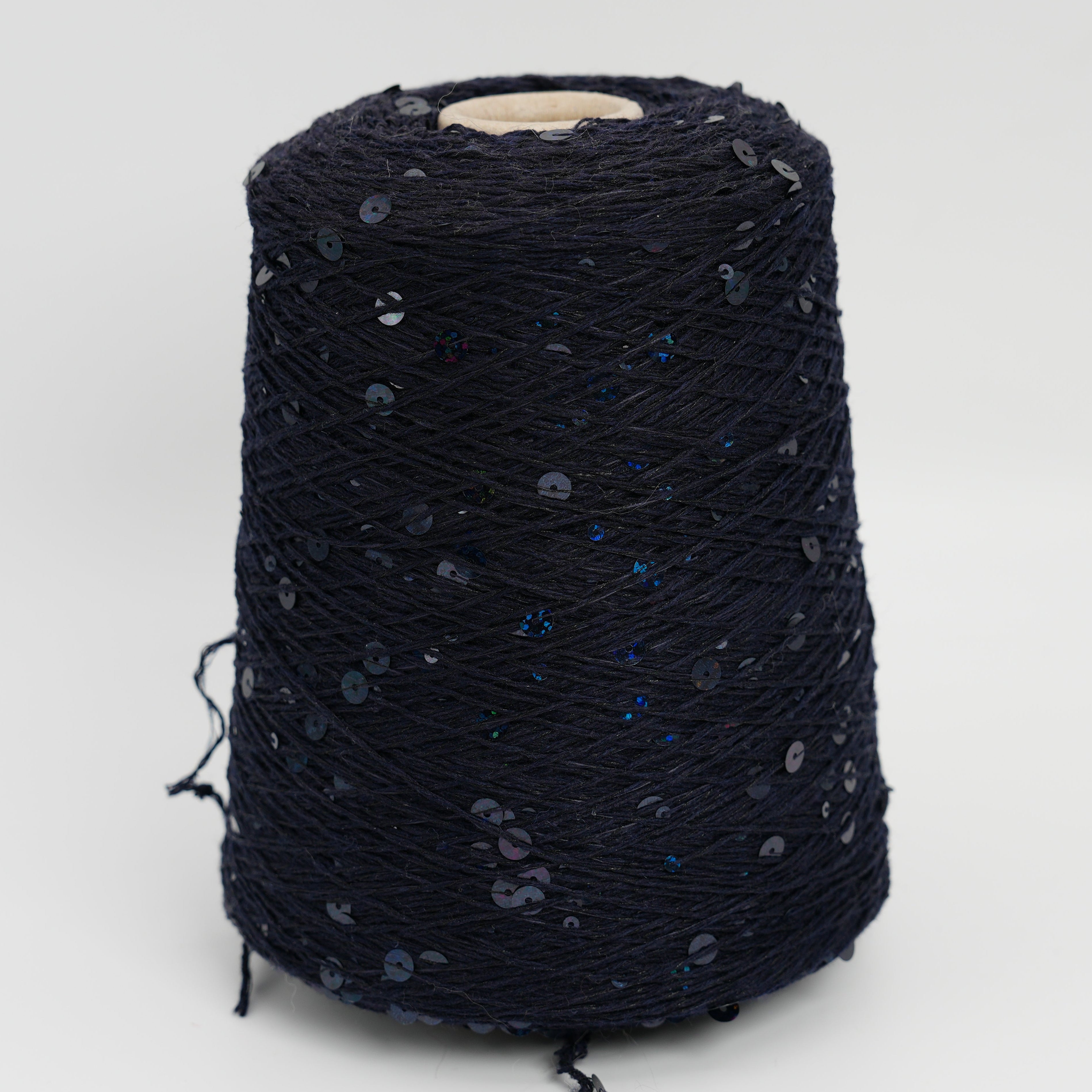 Cosmo 200m/100g (219yds/3.5oz), Blackout – 100% Merino Wool