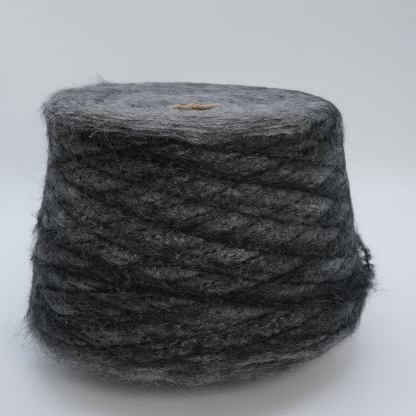 Vanesio Degrade 5000 500m/100g (547yds/3.5oz) – 16WM 16WV 49PC 17PA 2EA