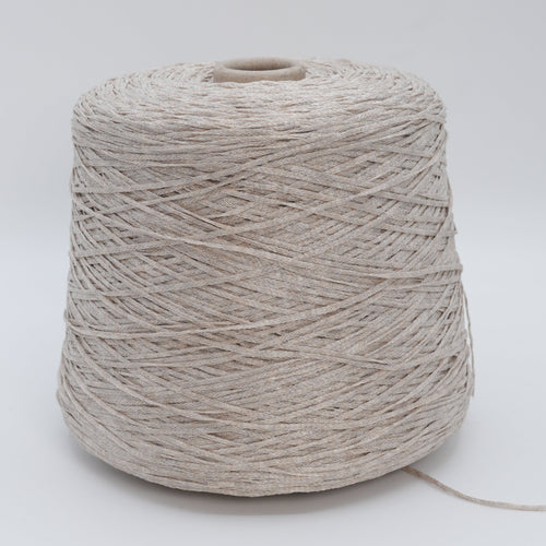 Focus 2200 220m/100g (240yds/3.5oz) (Worsted) 82VI 18LU