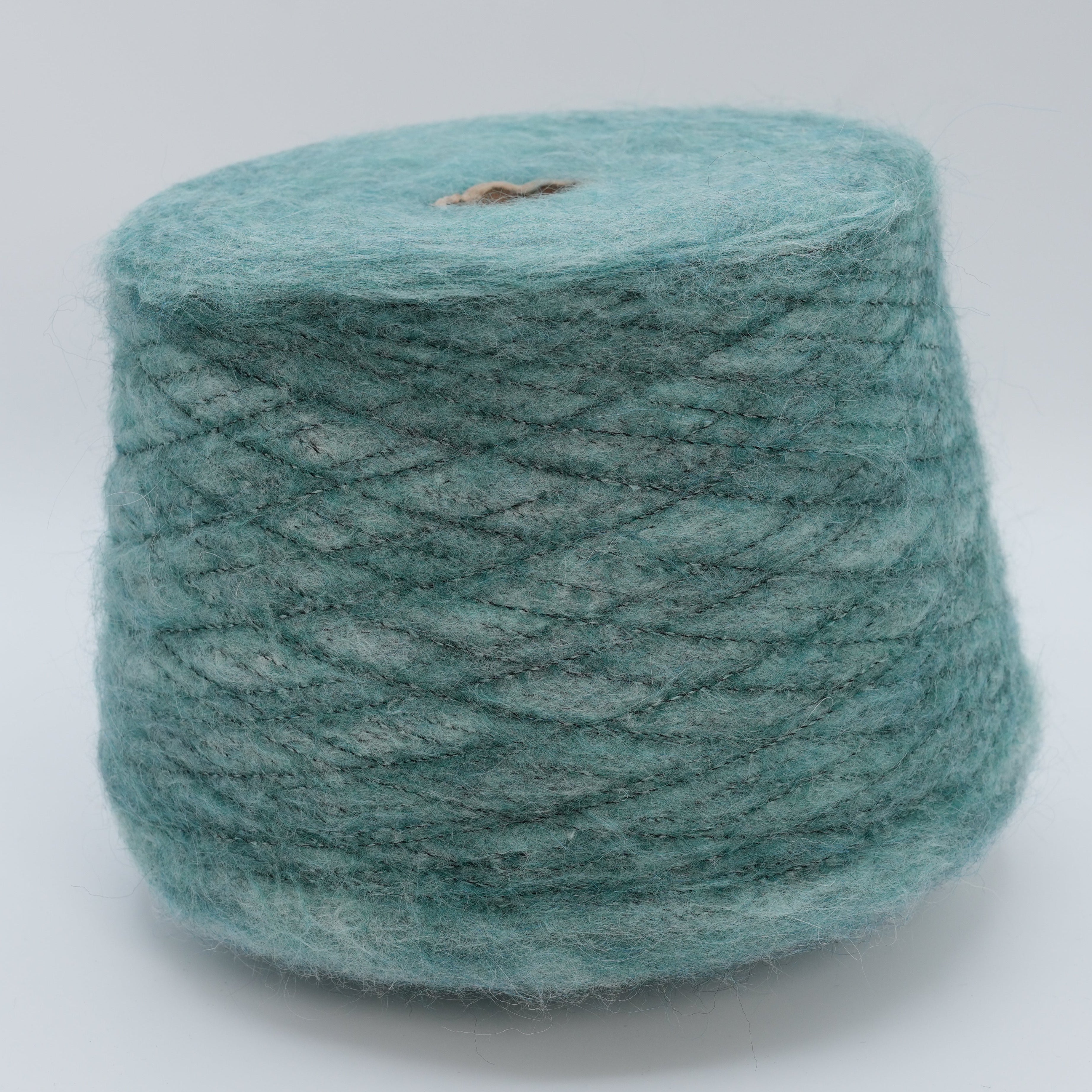 Vanesio Degrade 5000 500m/100g (547yds/3.5oz) – 16WM 16WV 49PC 17PA 2EA