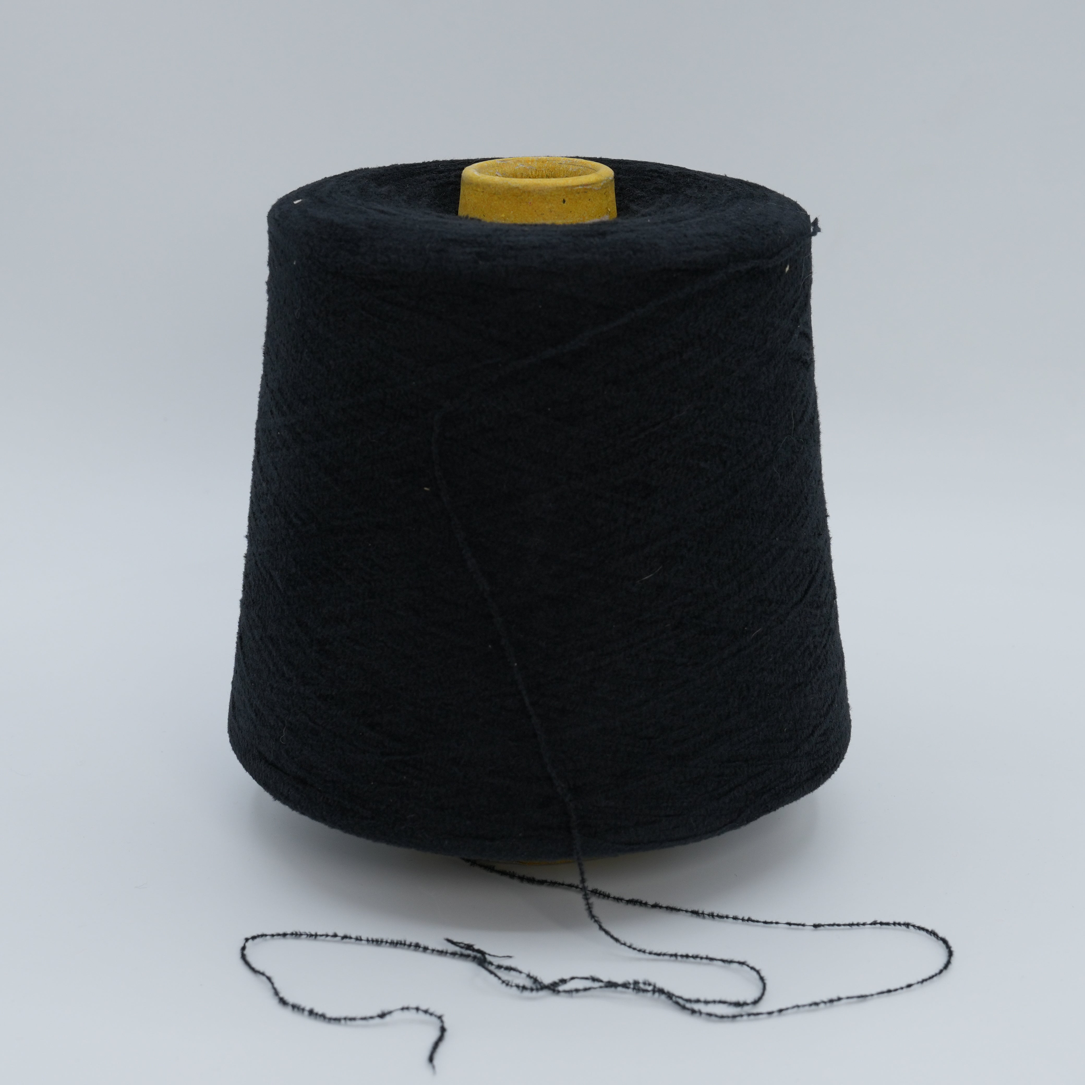 Macbeth 18000 · 1800m/100g (1969yds/3.5oz) · Super Fine · 65Co 35Vi