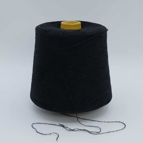 Macbeth 18000 · 1800m/100g (1969yds/3.5oz) · Super Fine · 65Co 35Vi