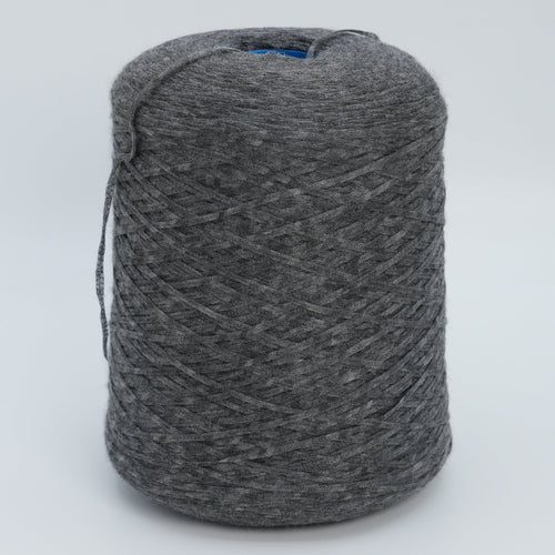 Fenis 3900 · 390m/100g (427yds/3.5oz) · Fingering · 70WS 30Se