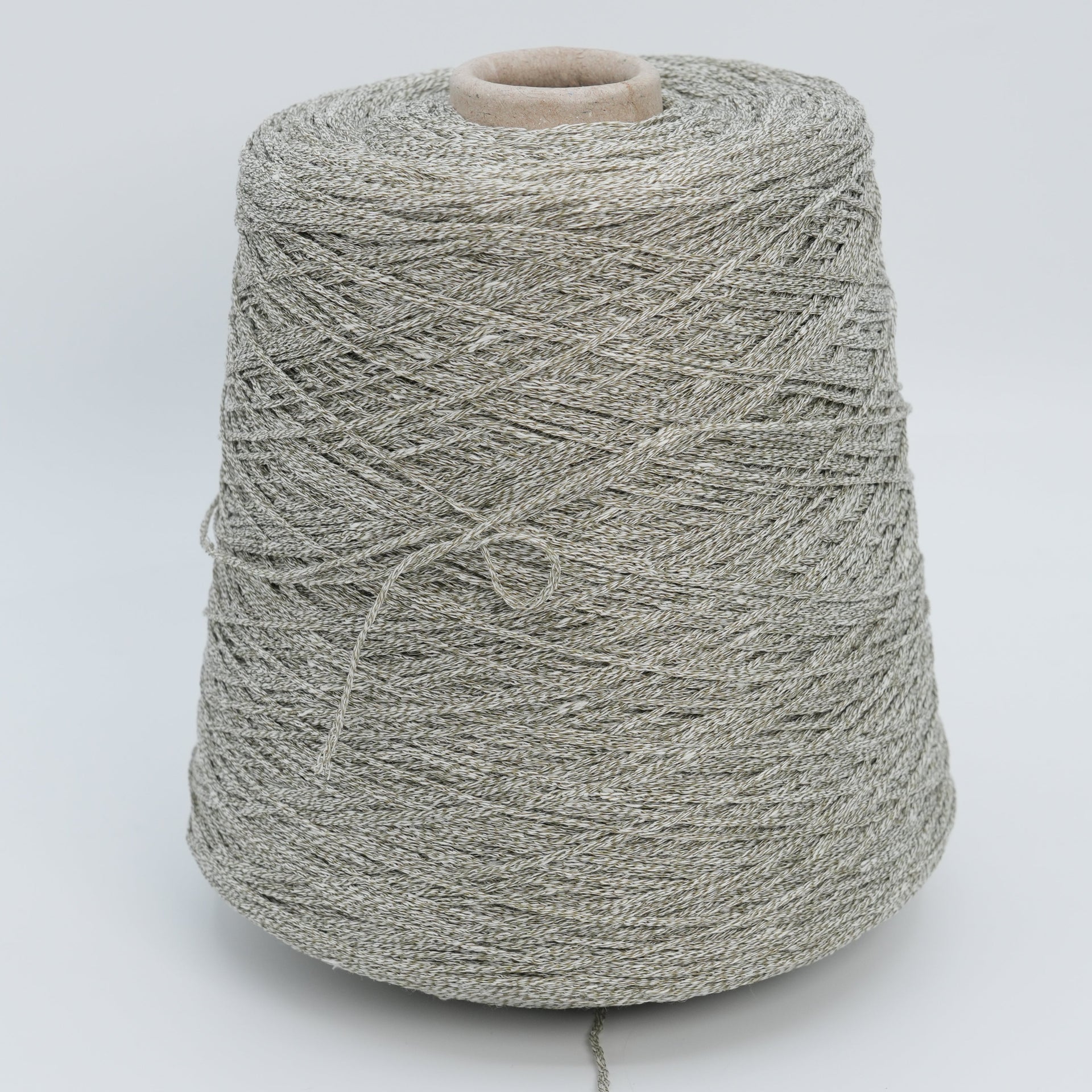 Planet 2600 · 260m/100g (284yds/3.5oz) · DK · 87Li 13PA