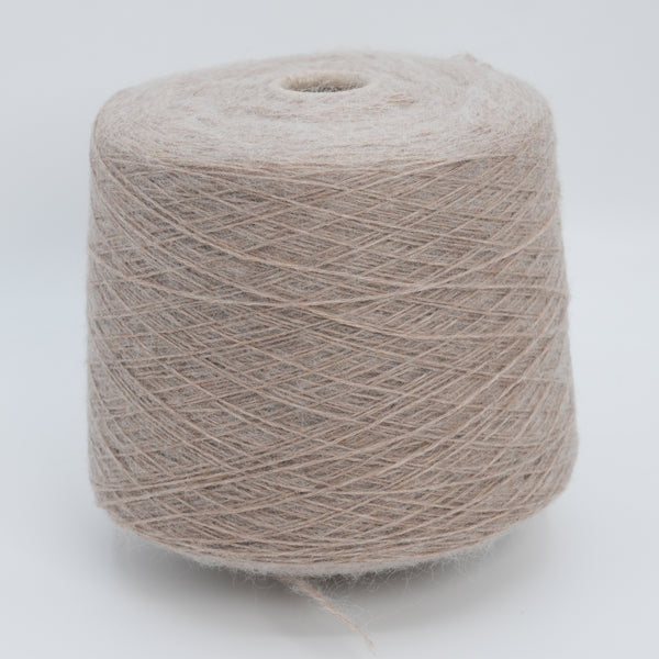 Confortable 3/13000 · 430m/100g (470yds/3.5oz) · Fingering · 50WM 50WV