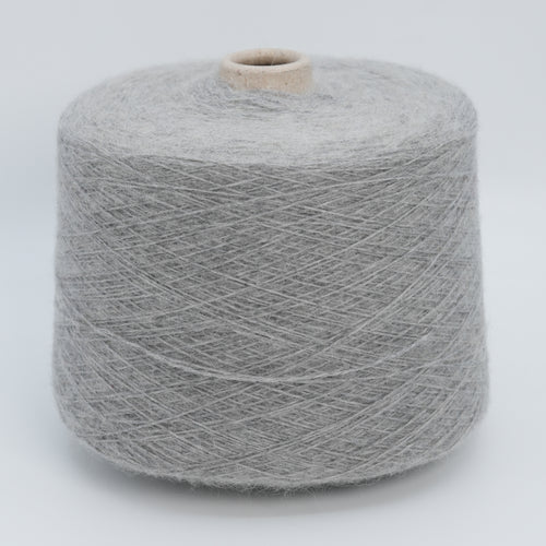 Confortable 3/13000 · 430m/100g (470yds/3.5oz) · Fingering · 50WM 50WV