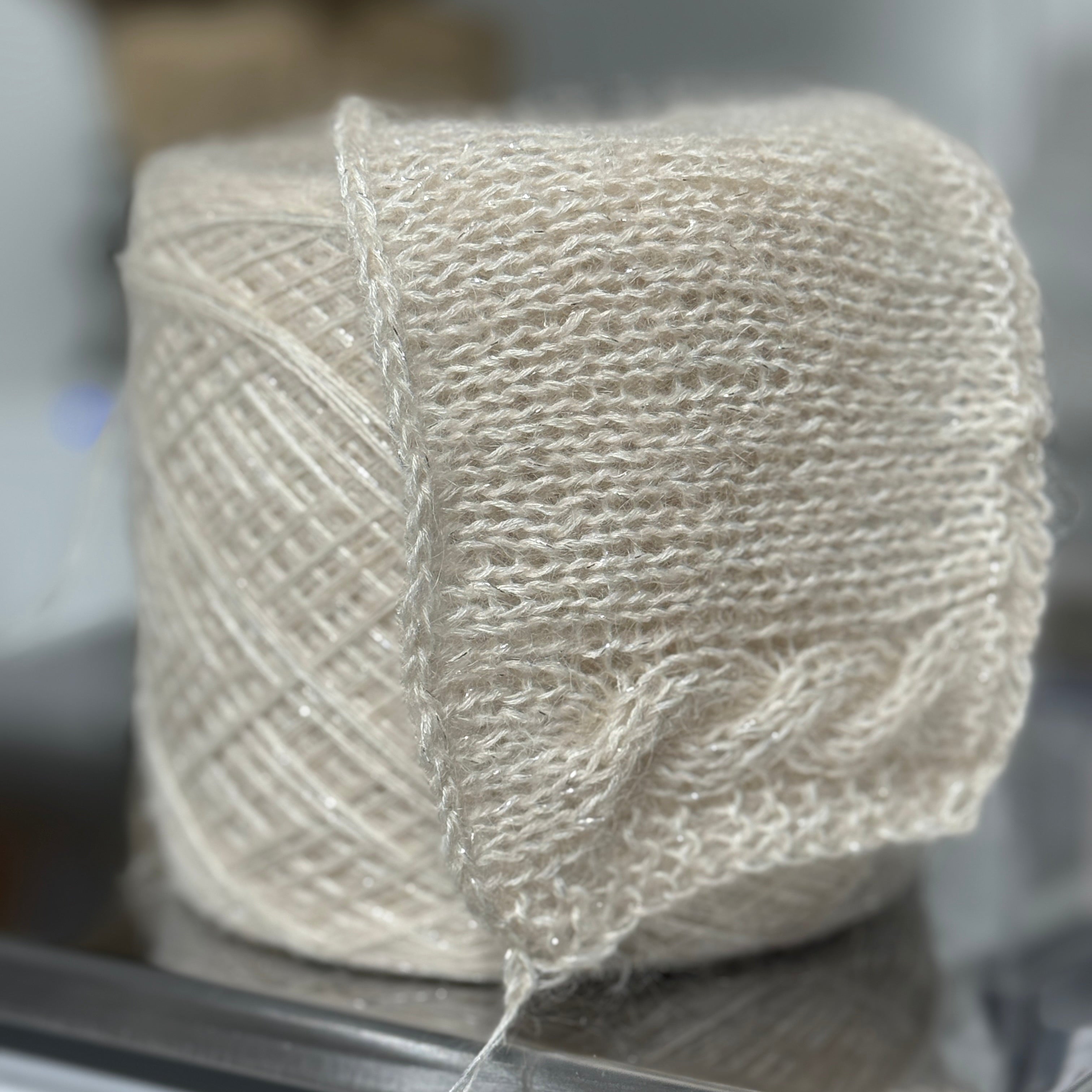 Yarnix Ivory Lux (Fingering) 1500m/290g (1640yds) WM, WS, SE, Lurex