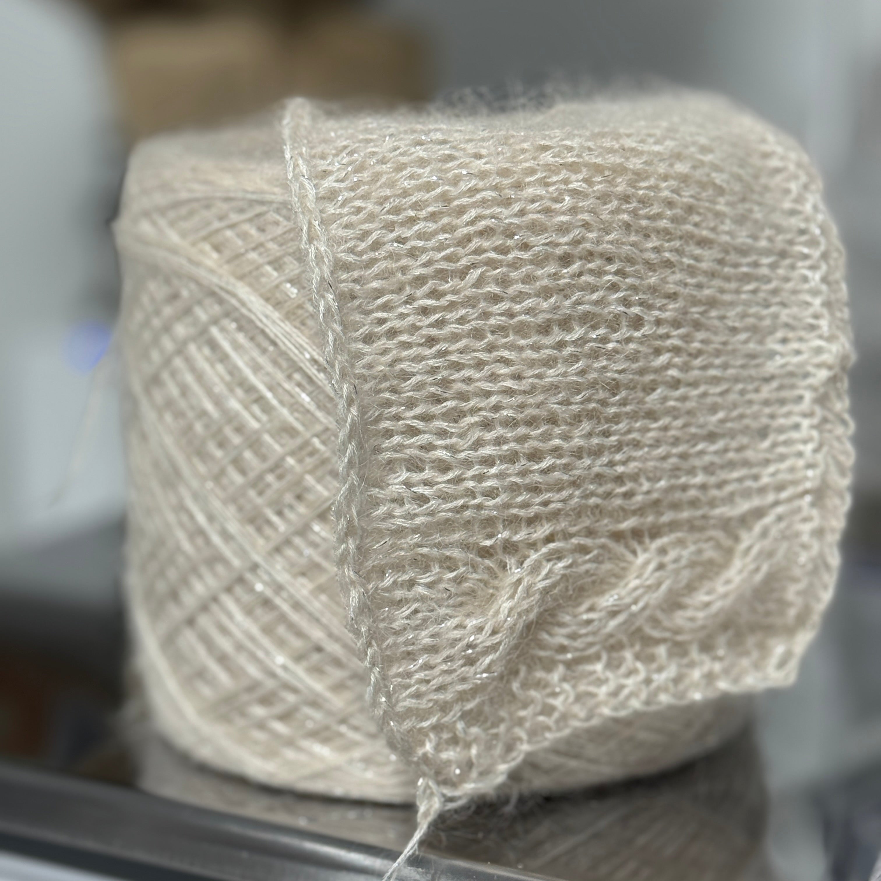 Yarnix Ivory Lux (Fingering) 1500m/290g (1640yds) WM, WS, SE, Lurex