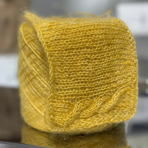 Yarnix Golden Lux (Fingering) 1500m/290g (1640yds) WM, WS, SE, Lurex